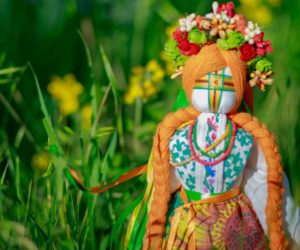 Make your own talisman: Ukrainian traditional motanka-doll